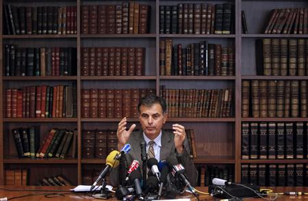 Marseille procureur de la R&eacute;publique Jacques Dallest r&eacute;ponses aux questions des m&eacute;dias lors d'une conf&eacute;rence de nouvelles &agrave; Marseille Octobre 5, 2012.  REUTERS-Jean-Paul Pelissier