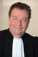 Me Olivier Morice d&eacute;fend la plaignante et il a d&eacute;pos&eacute; plainte contre le magistrat n&icirc;mois.