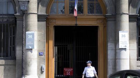 L'entr&eacute;e de 36 quai des Orf&egrave;vres &agrave; Paris, le 6 aout 2014 [Kenzo Tribouillard / AFP]